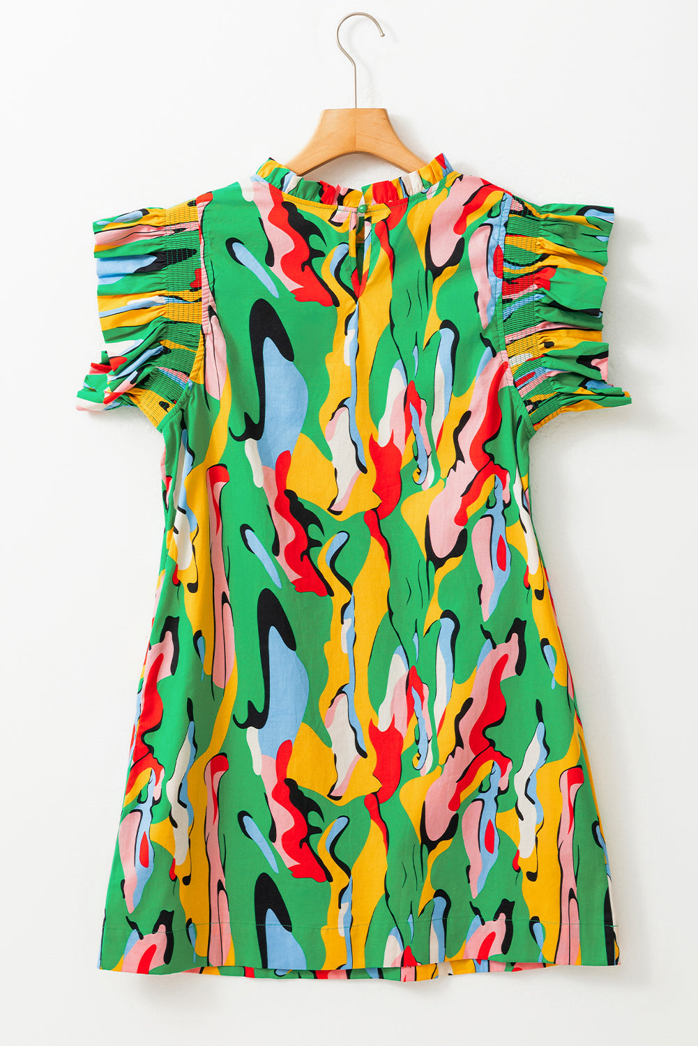 Grünes Minikleid mit Rüschenausschnitt und abstraktem Druck