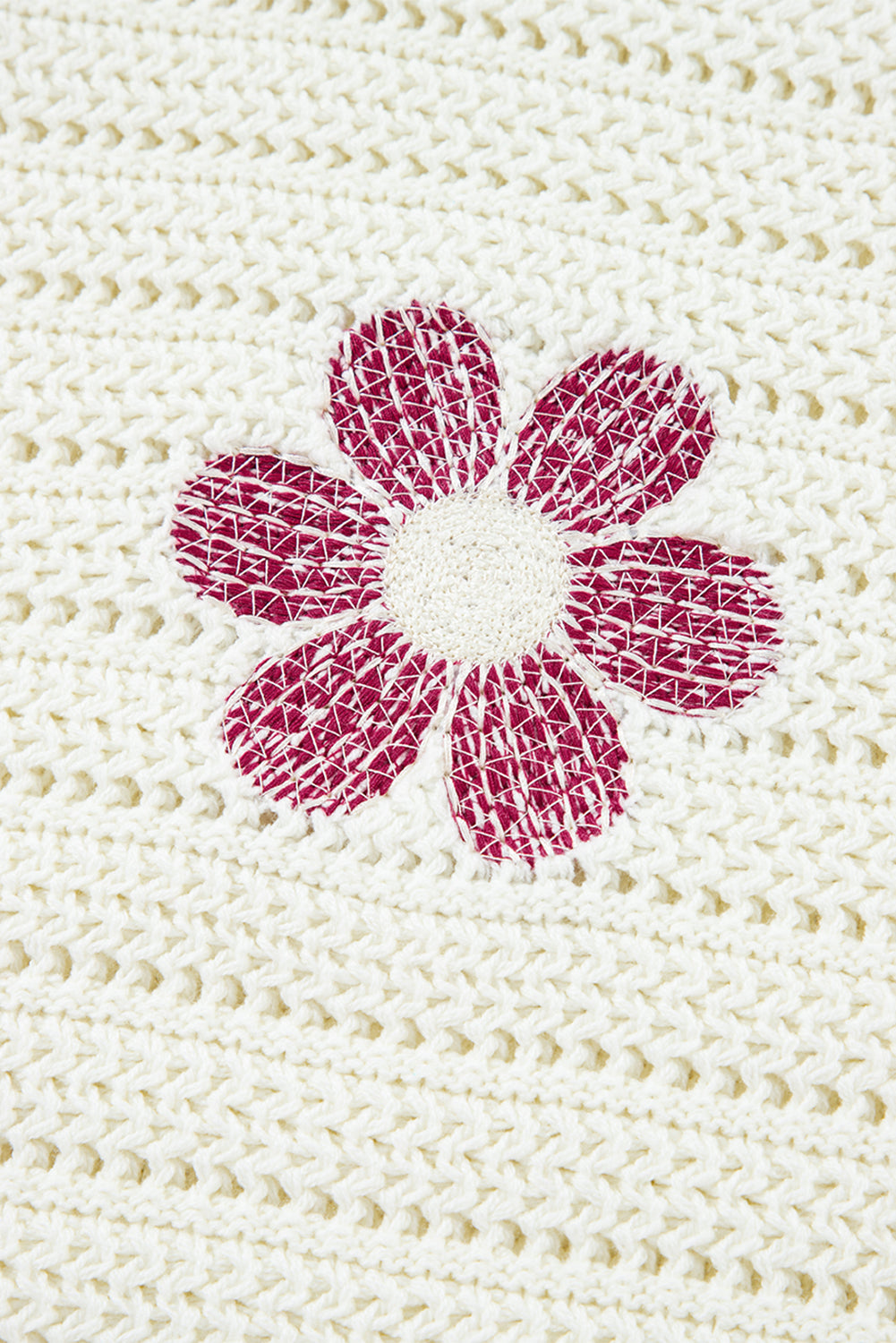 Weißer gänseblümchen-pointelle-strickpullover