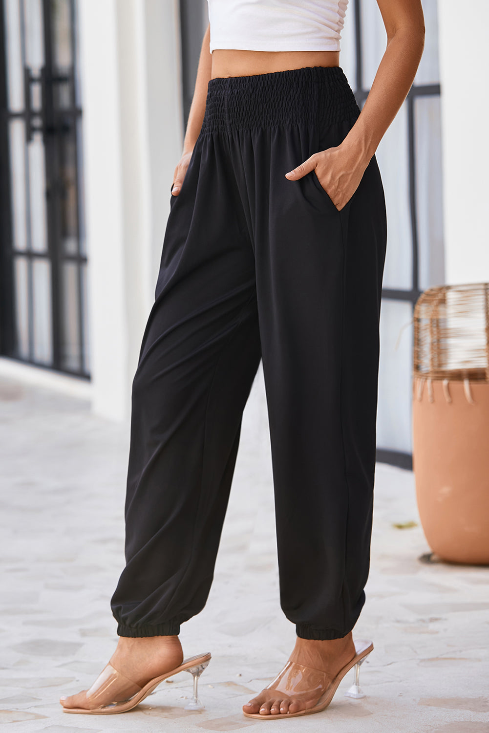 Schwarze gesmokte jogginghose mit hoher taille