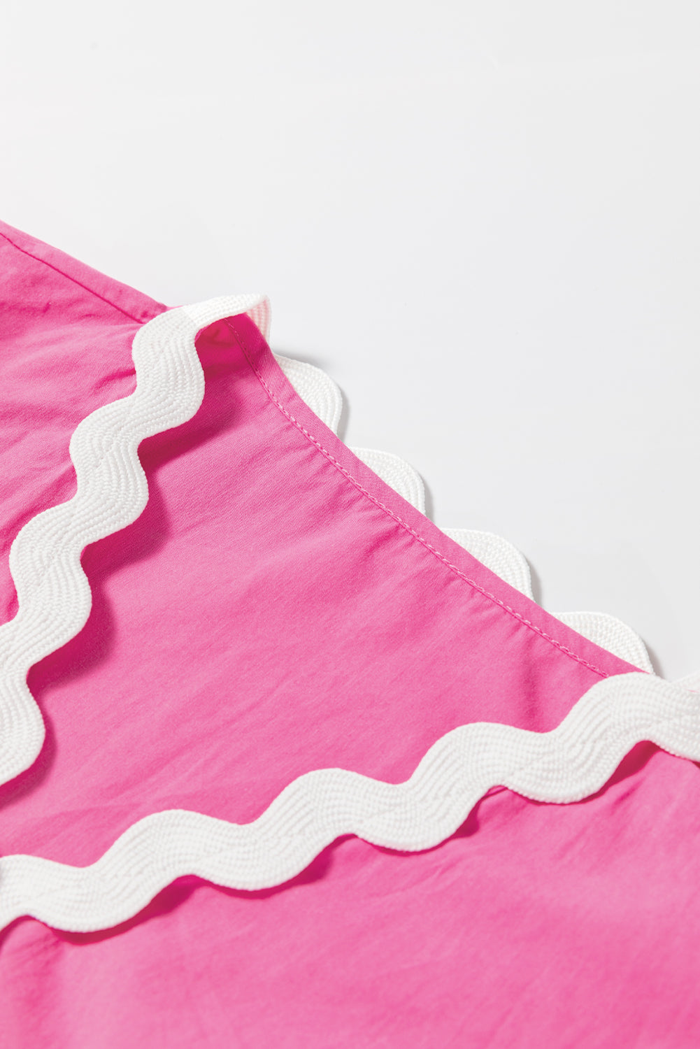 Bonbon-Ric-Rac-Besatz kurzes Midikleid mit fließenden Puffärmeln
