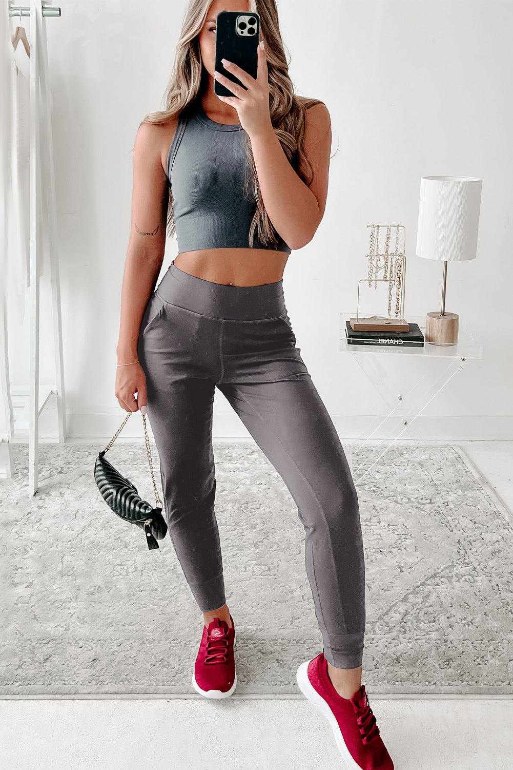 Mittelgraue jogginghose mit hoher taille und offener naht