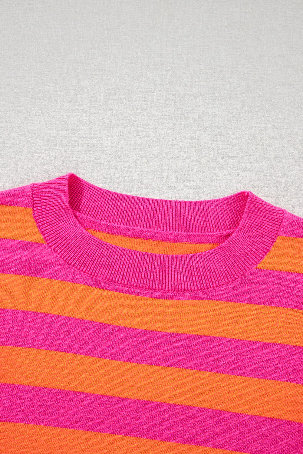 Rose stripe schulterpolster rundhals-pullover