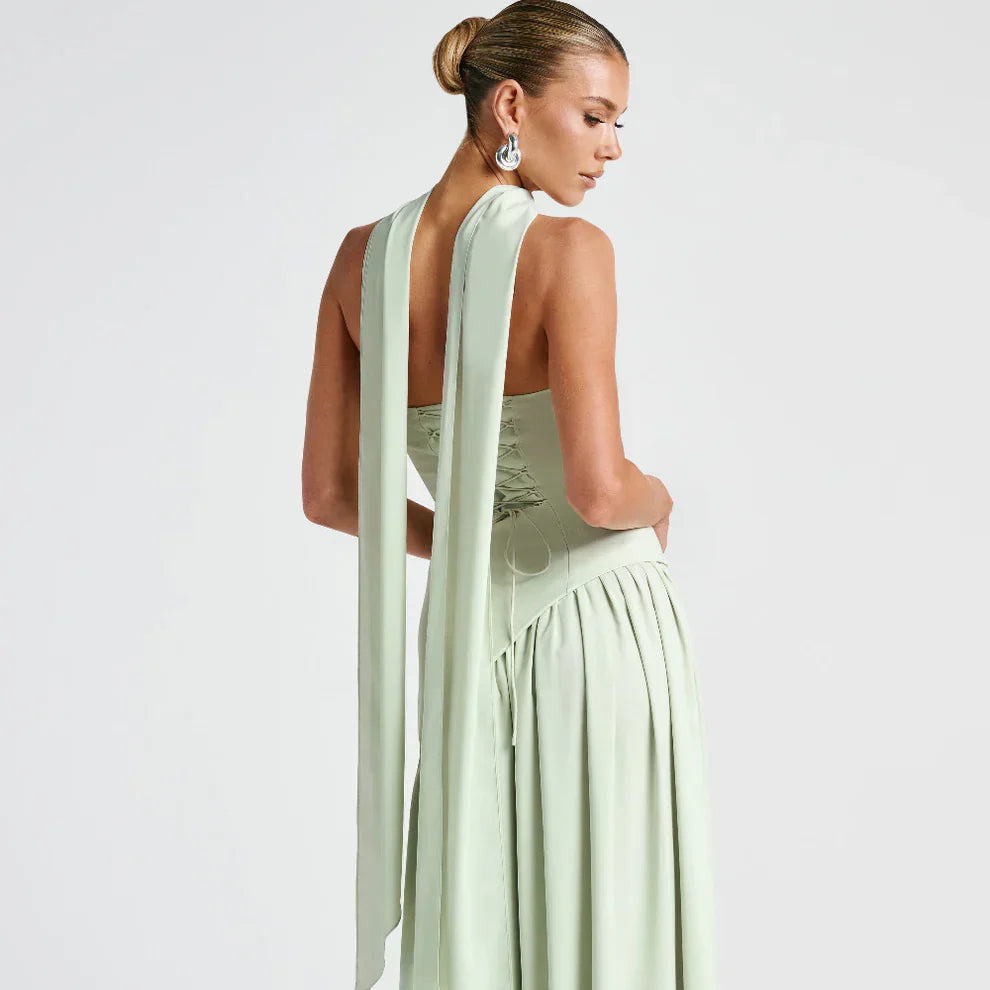 Asymmetrisches cocktailkleid mit hohem kragen und schlitz für damen