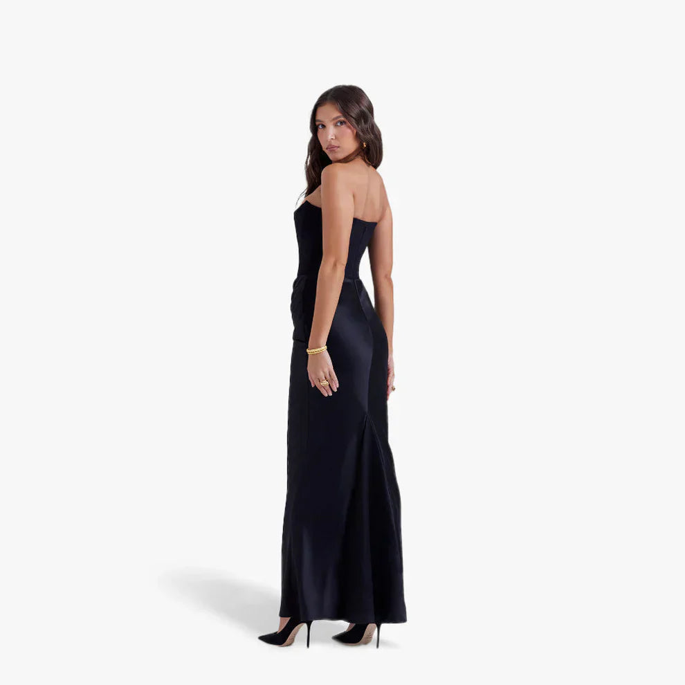 Trägerloses, figurbetontes abendkleid für damen mit rüschen – damen