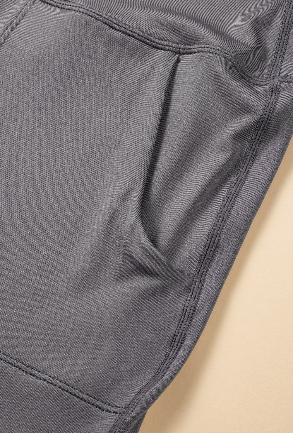 Mittelgraue jogginghose mit hoher taille und offener naht