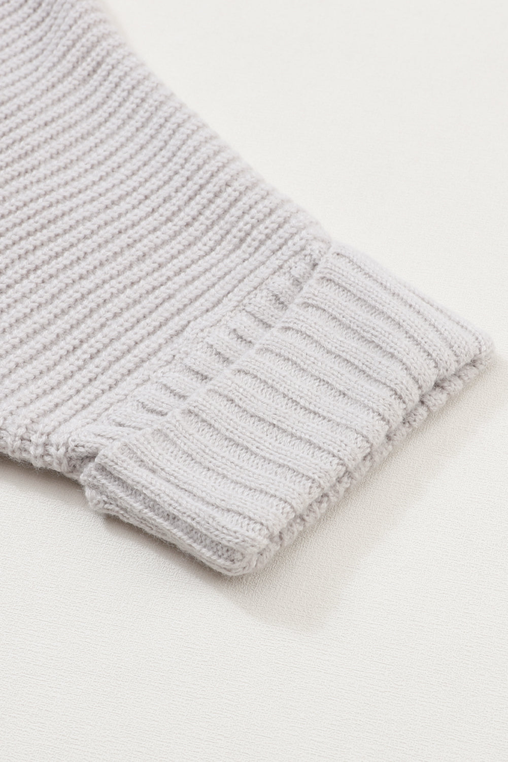 Grauer übergroßer pullover mit umgeschlagenen ärmeln cardigan