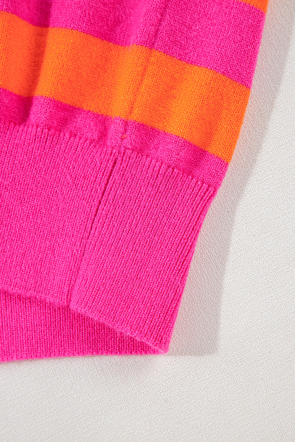 Rose stripe schulterpolster rundhals-pullover