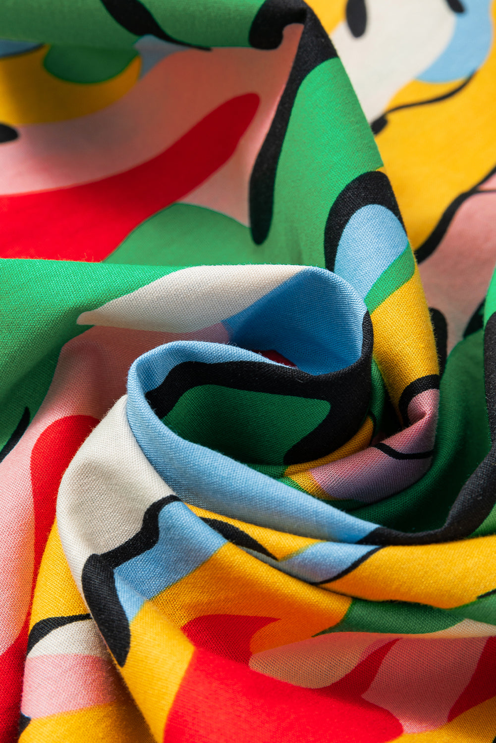 Grünes Minikleid mit Rüschenausschnitt und abstraktem Druck