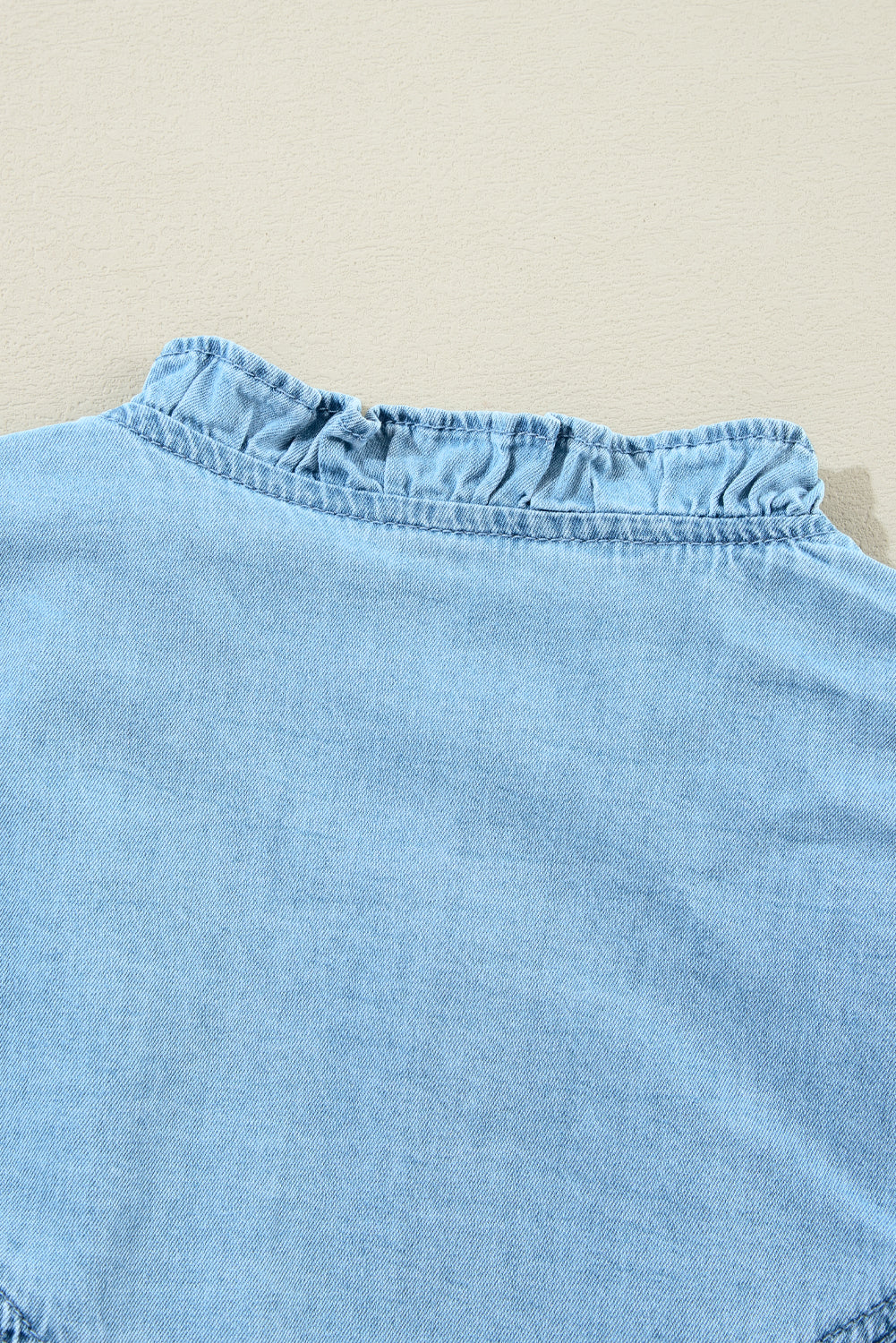 Myosotis Geraffter V-Ausschnitt Geknöpftes Shift-Denim-Kleid