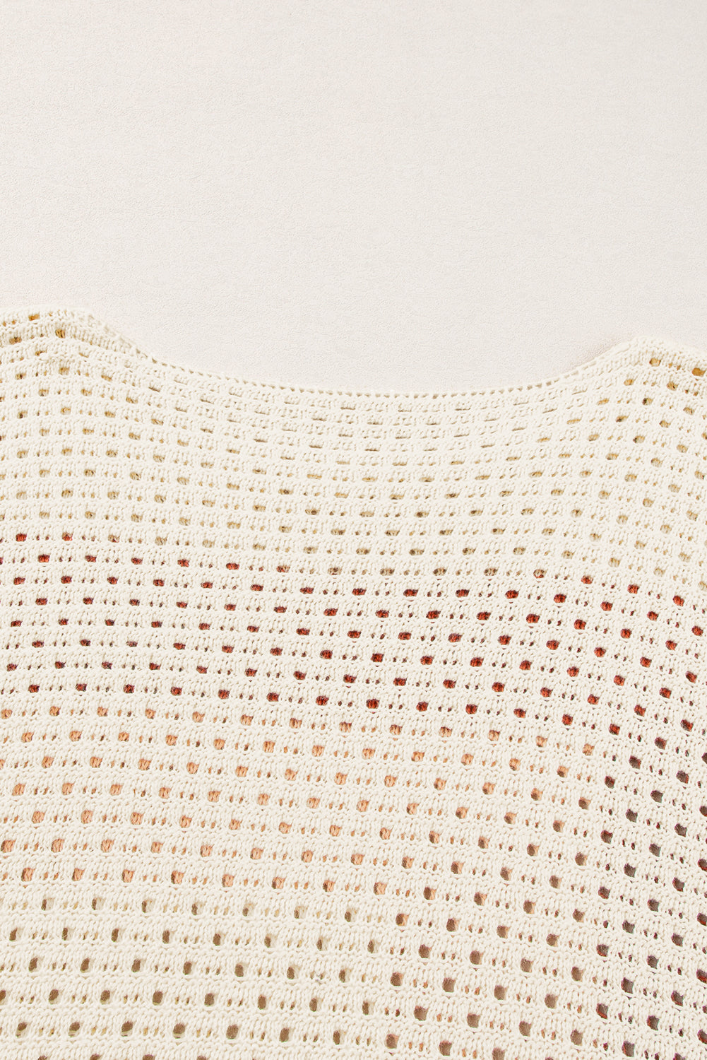 Aprikosenfarbener pointelle-strick-baggy-pullover mit farbblockmuster