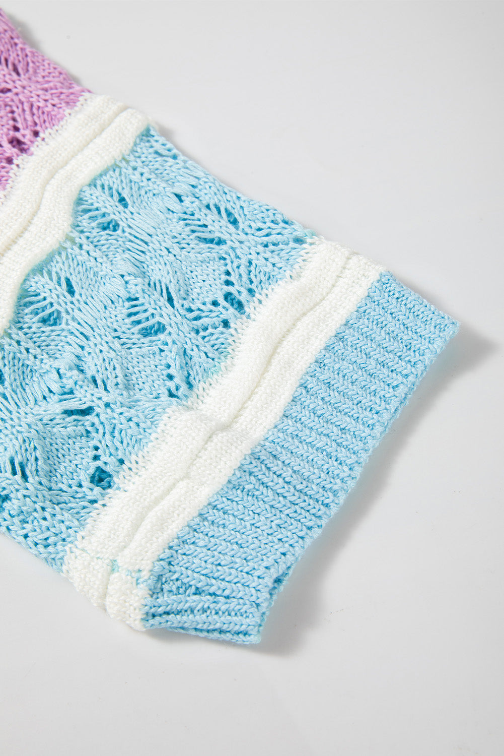Lila streifen farbe block hollow out crochet halbe ärmel pullover