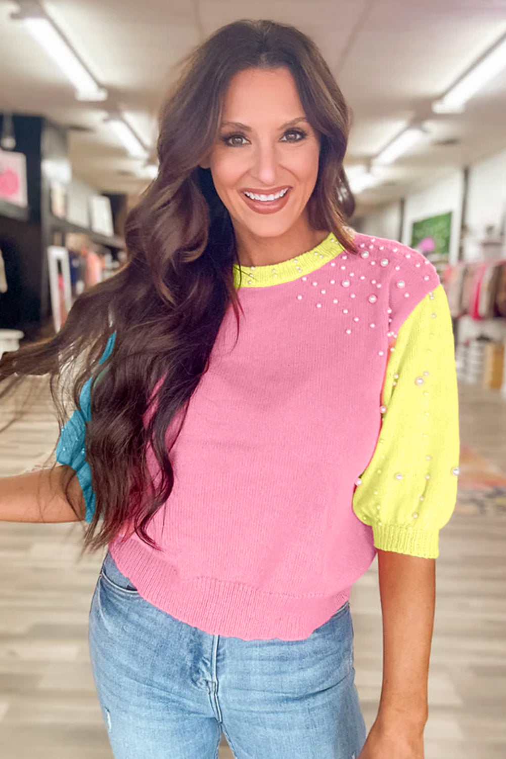 Rosenroter colorblock pullover mit rundhalsausschnitt und halben ärmeln mit perlen