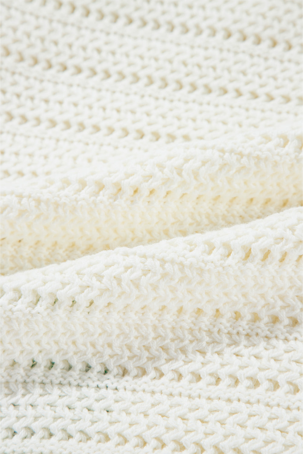 Weißer gänseblümchen-pointelle-strickpullover