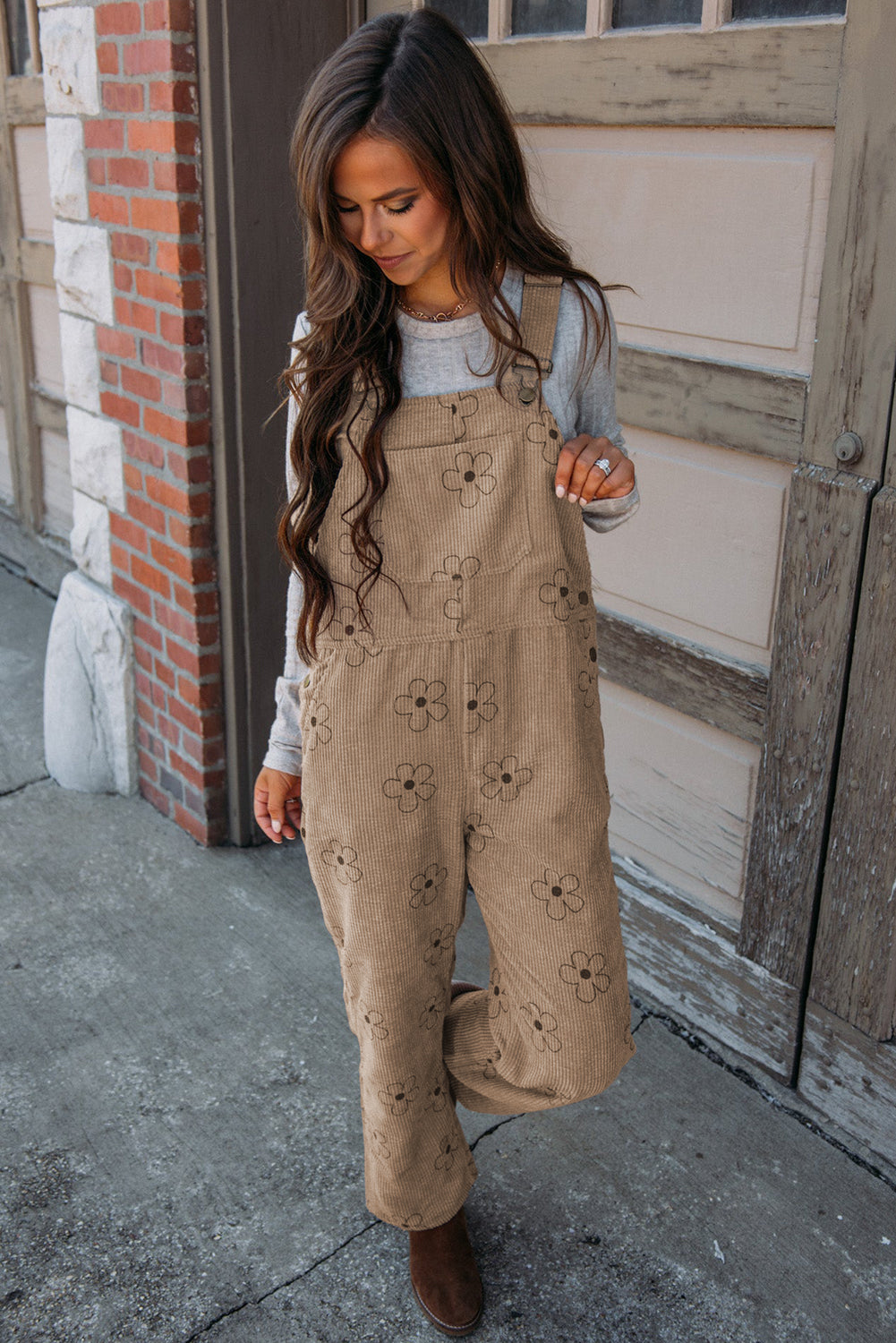 Khakifarbener kord-overall mit blumendruck
