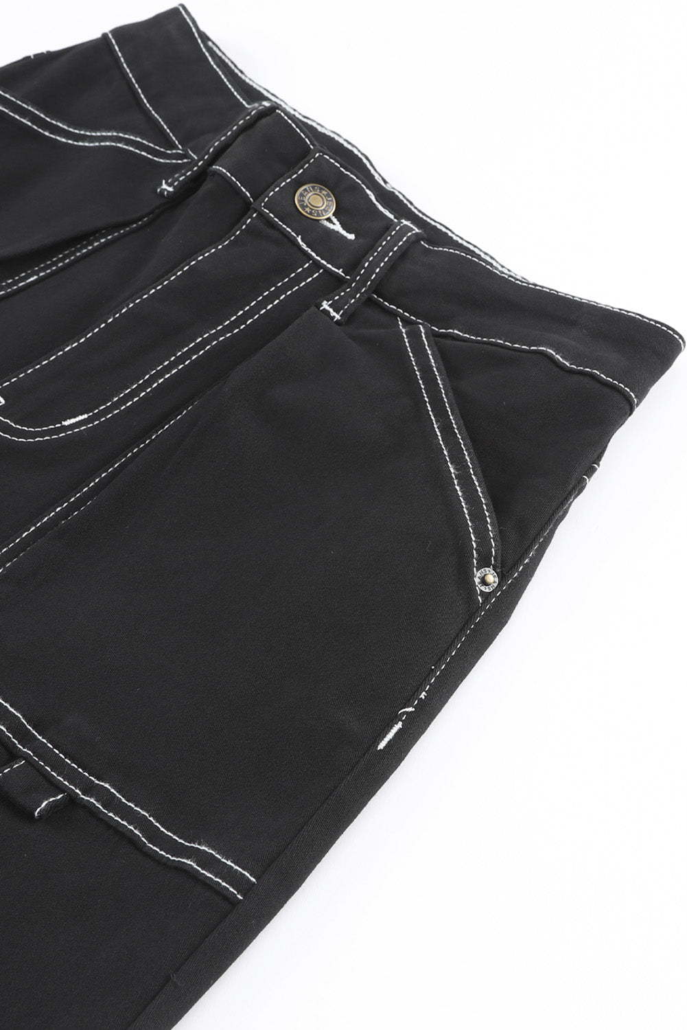 Schwarze cargo-hose mit hoher taille und geradem bein und taschen