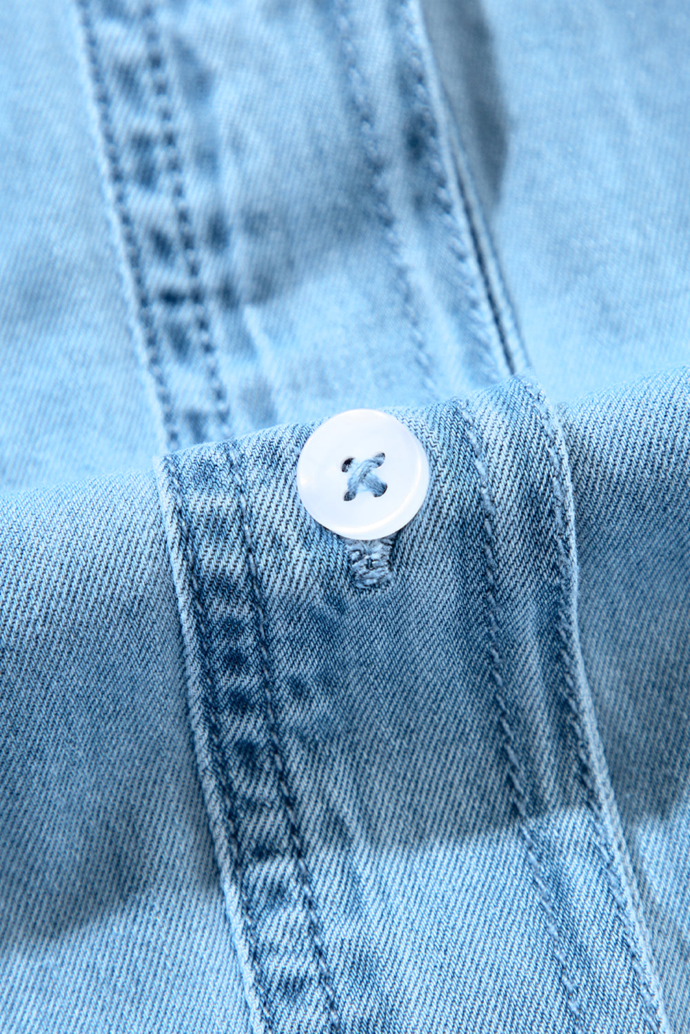 Myosotis Geraffter V-Ausschnitt Geknöpftes Shift-Denim-Kleid