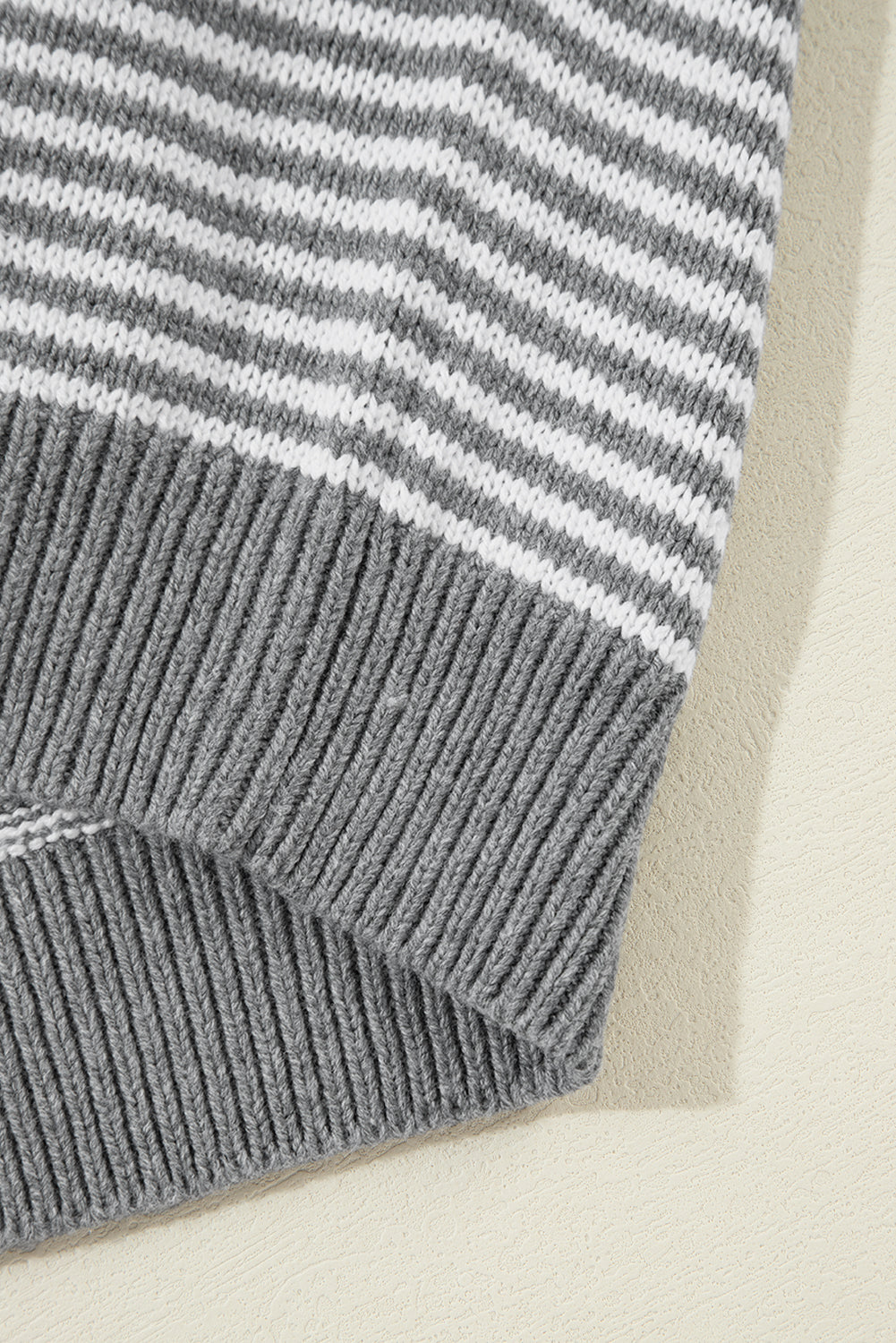 Grau gestreift geometrisch strukturiert drop shoulder pullover