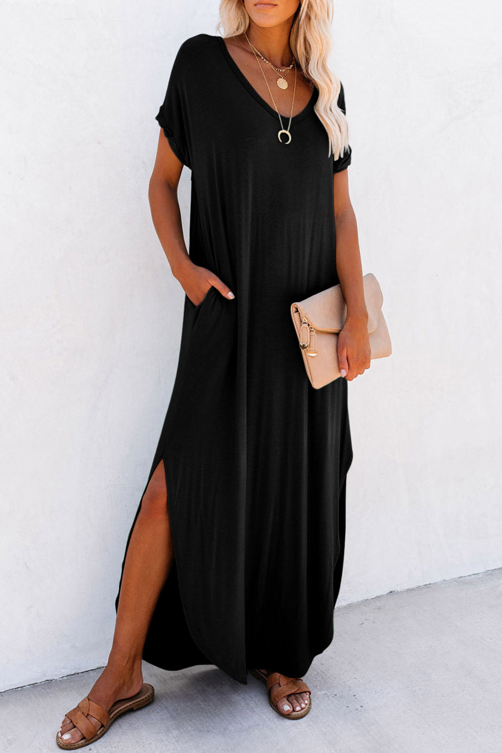 Schwarzer v-ausschnitt mit versteckten taschenschlitzen maxi-t-shirt-kleid