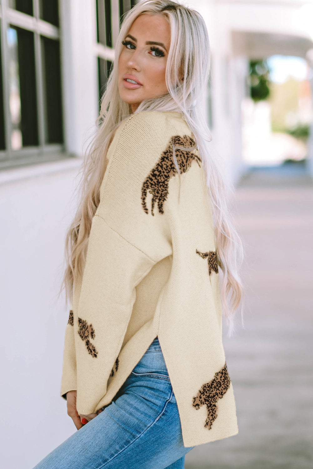 Pergament lebendiger geparden-print pullover mit hohem ausschnitt und geteiltem saum