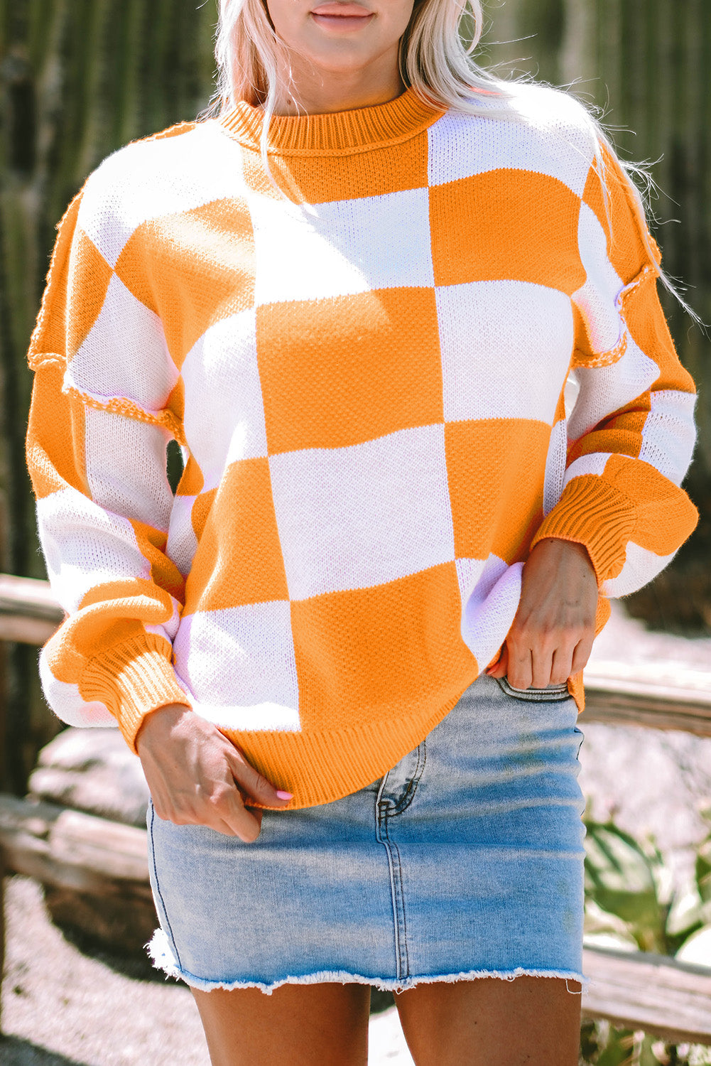 Orange karierter pullover mit läuferärmeln