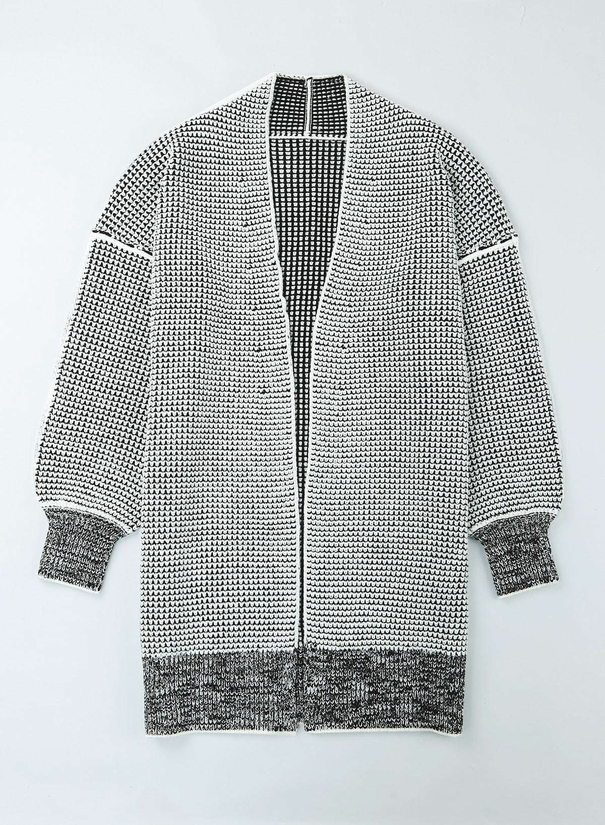 Graue karierte strickjacke mit offener vorderseite
