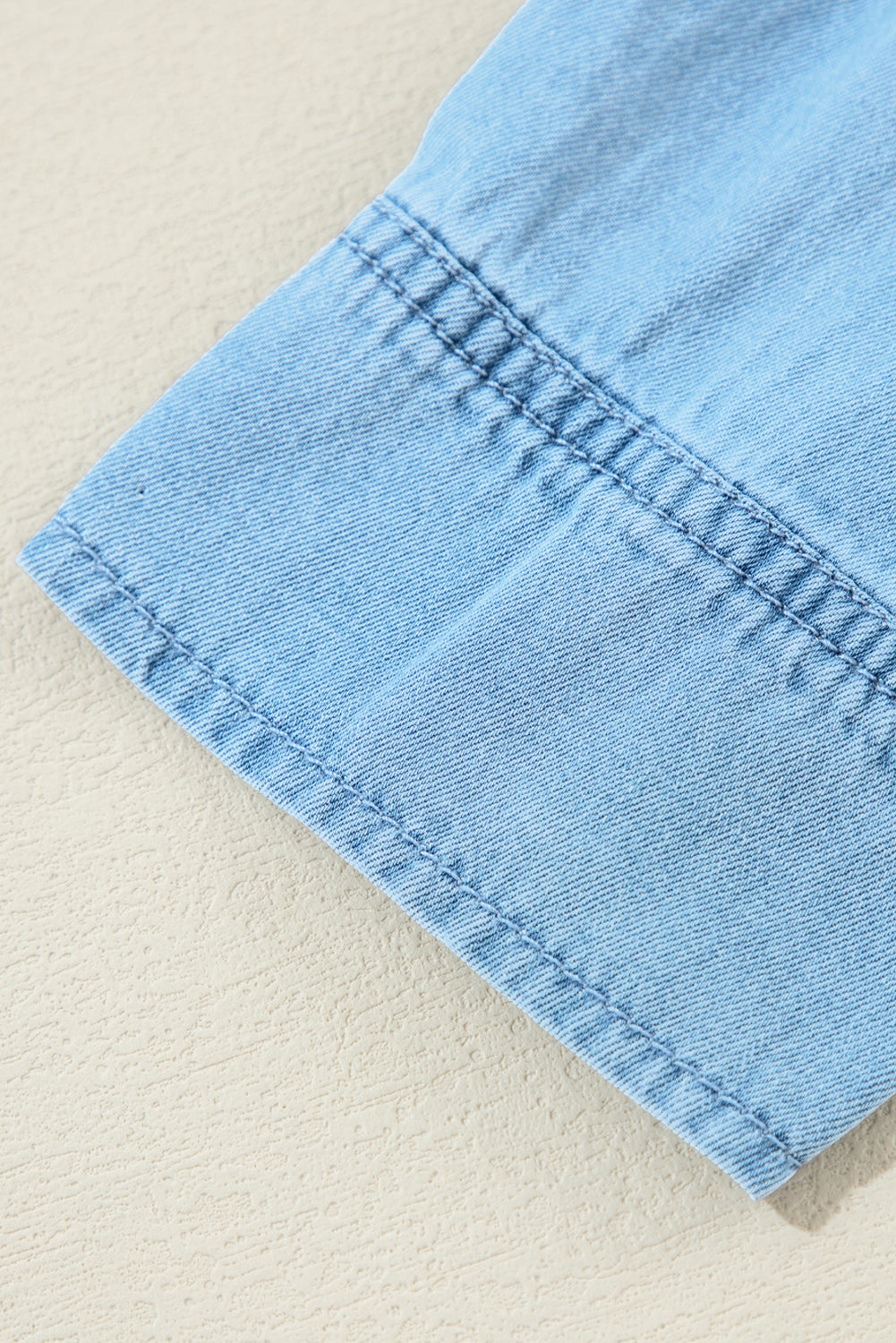 Myosotis Geraffter V-Ausschnitt Geknöpftes Shift-Denim-Kleid