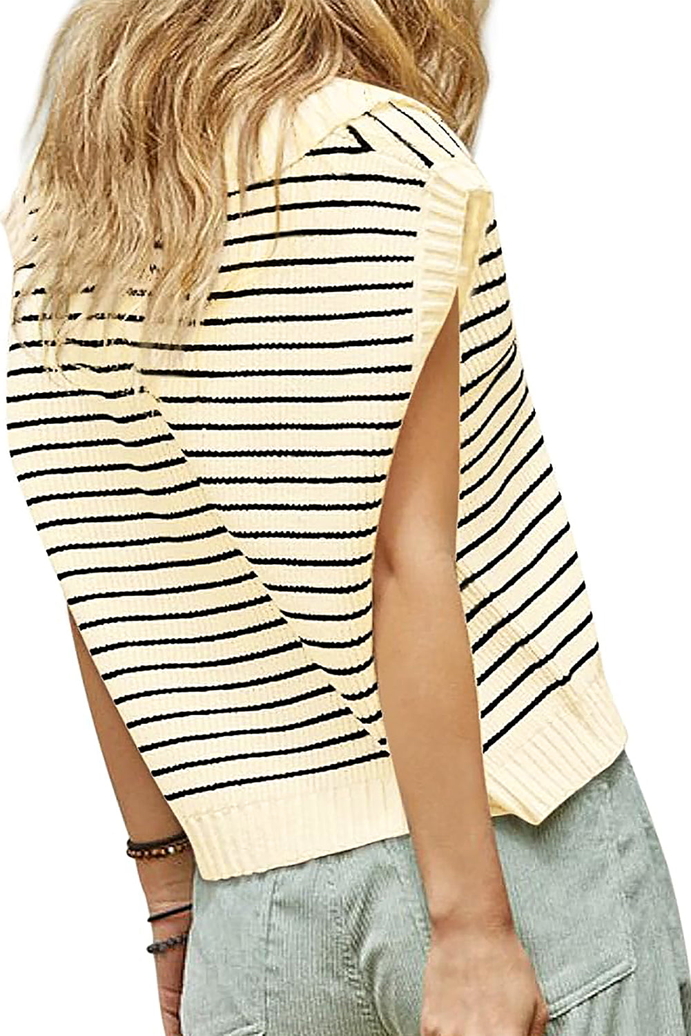 Beige gestreiftes pullover-tank-top mit v-ausschnitt