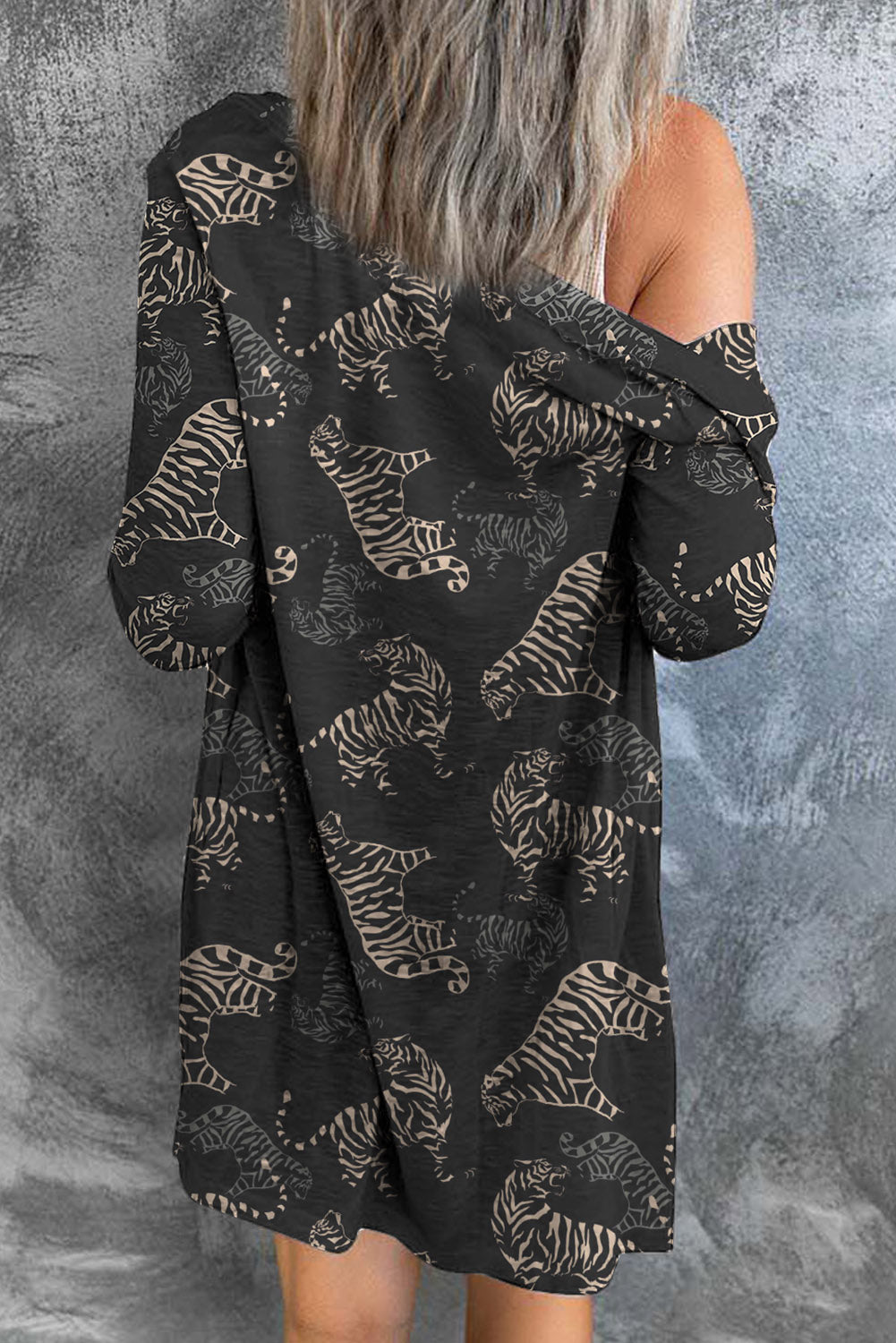 Schwarze wild tiger print knopfleiste strickjacke