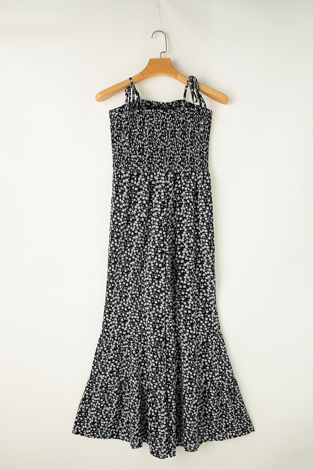 Schwarzer schmaler riemen gesmokter mieder weites bein floraler jumpsuit