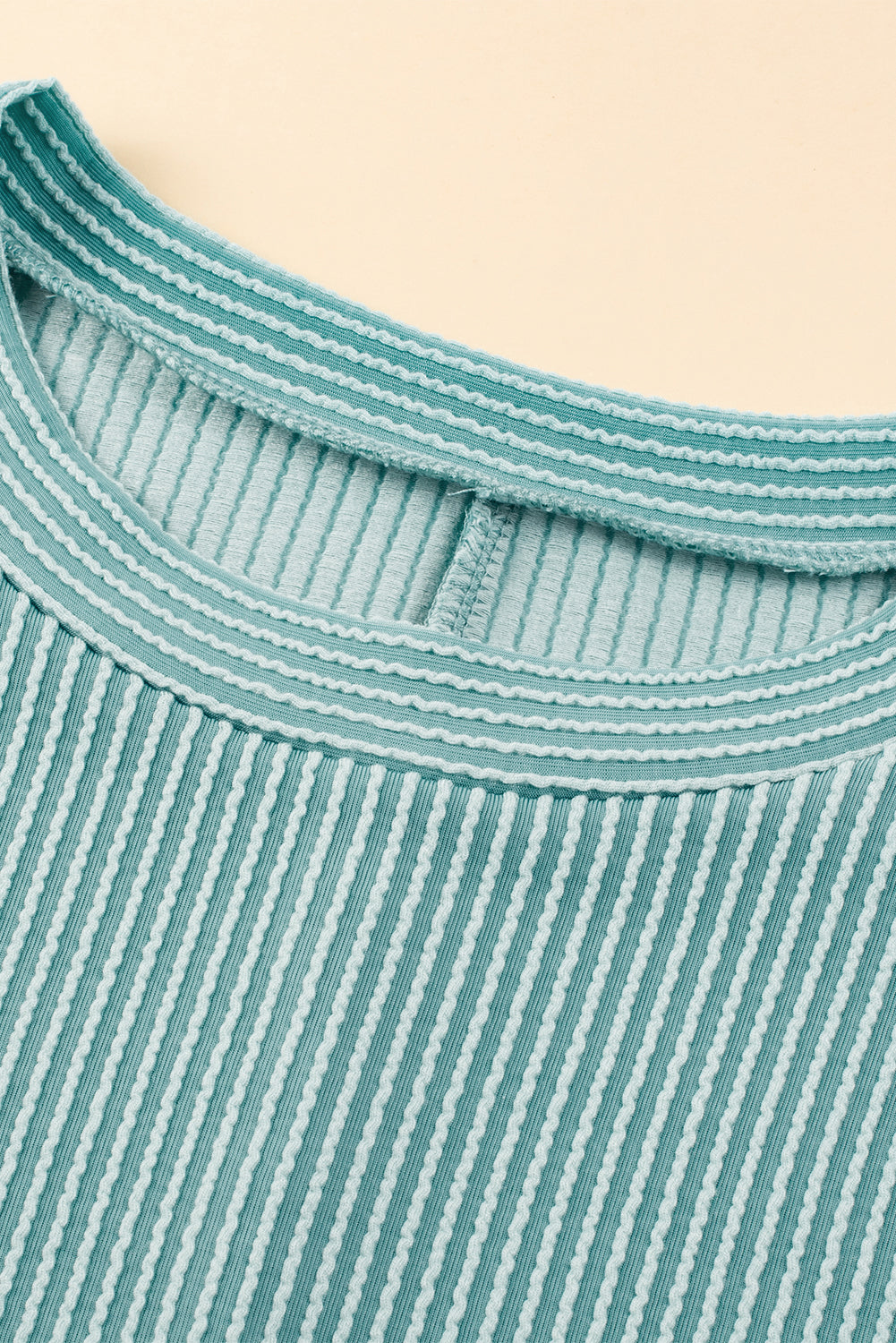Aruba blau strukturiertes minikleid mit gerafften flatterärmeln