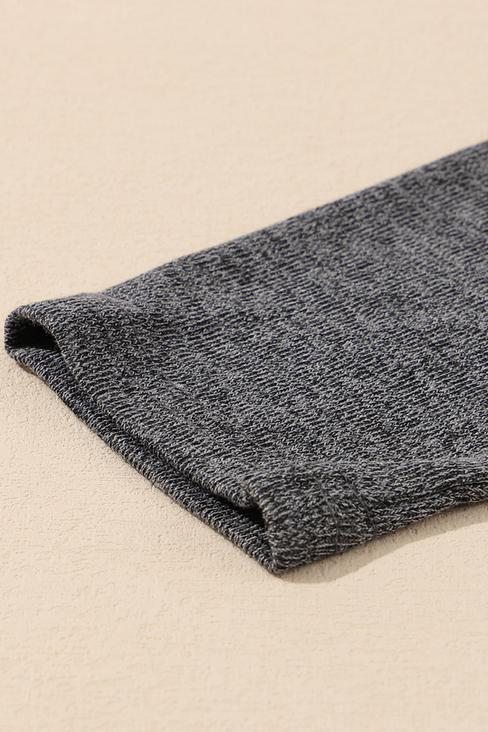 Strickjacke mit taschen und knopfleiste in grauem heidekraut