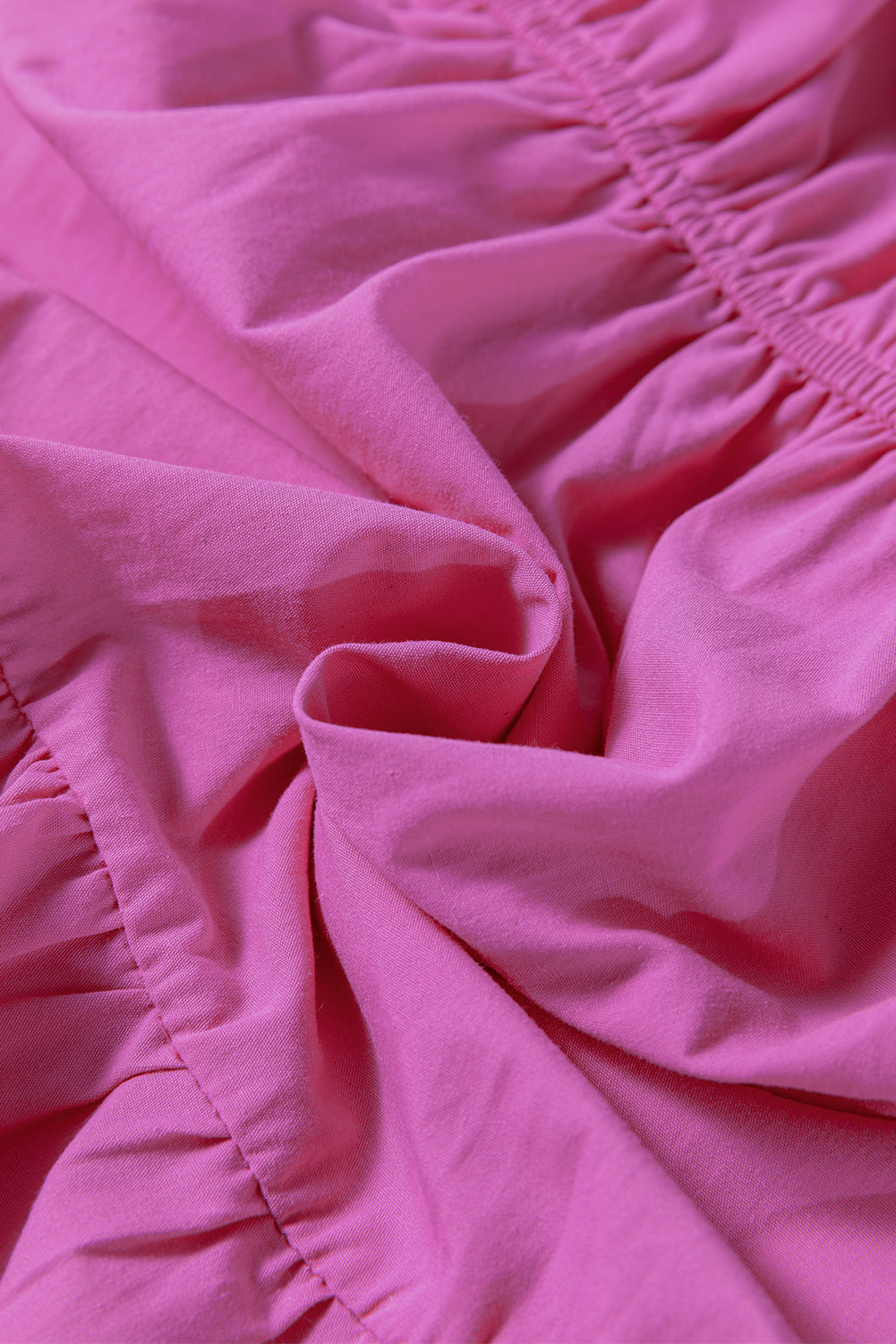 Bonbon farbblock gestuftes kleid mit gekerbtem hals und rüschenärmeln