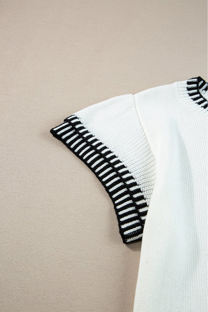 Weißer kontraststreifen rundhalsausschnitt batwing-ärmel gestricktes top