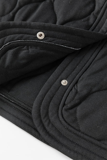 Schwarze jacke mit gestepptem druckknopf in uni-farbe