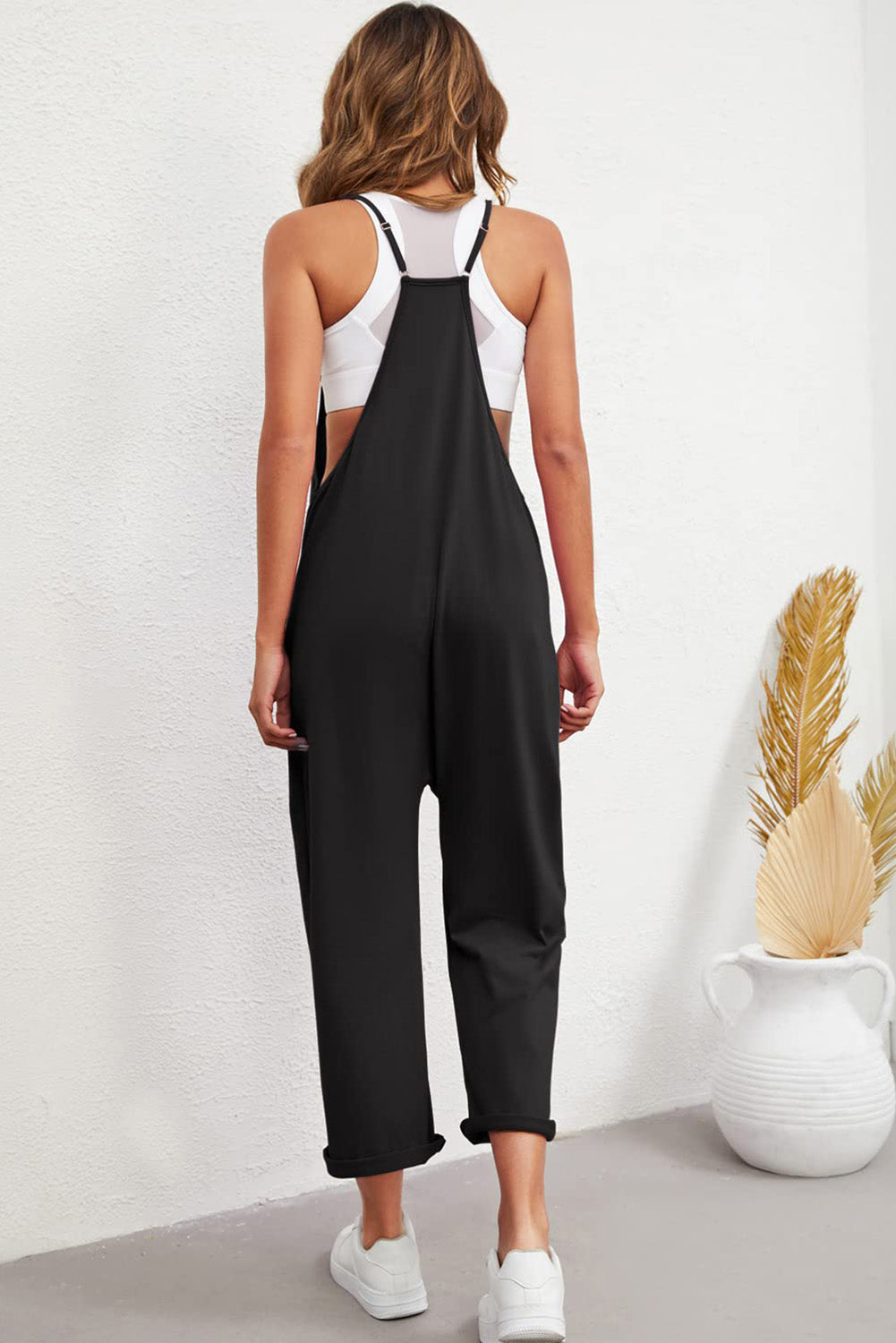 Schwarzer pocketed adjustable spaghetti strap straight leg jumpsuit