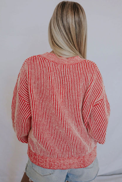 Gestreifter druck gerippter besatz pullover mit rundhalsausschnitt