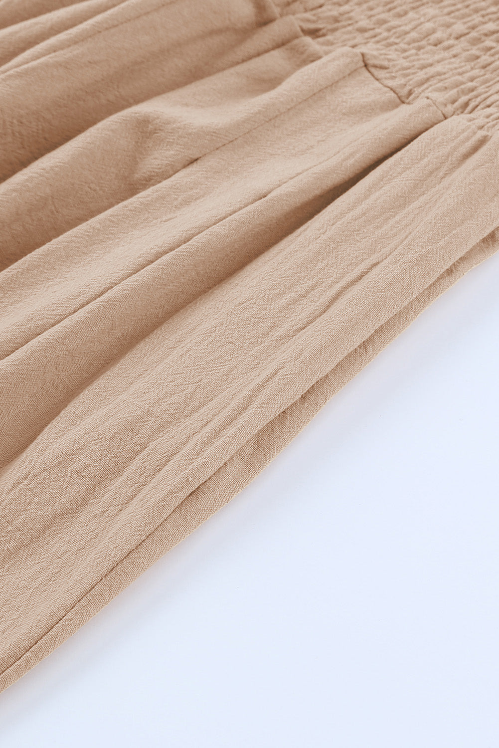 Khakifarbene gesmokte hose mit breitem bund und hoher taille und weitem bein
