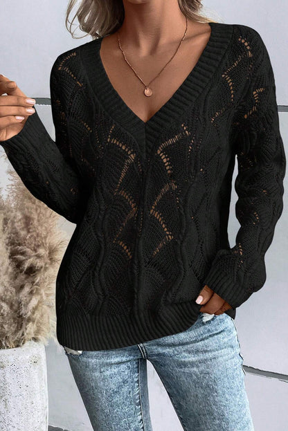 Schwarzer strickpullover mit v-ausschnitt und hohlen schultern
