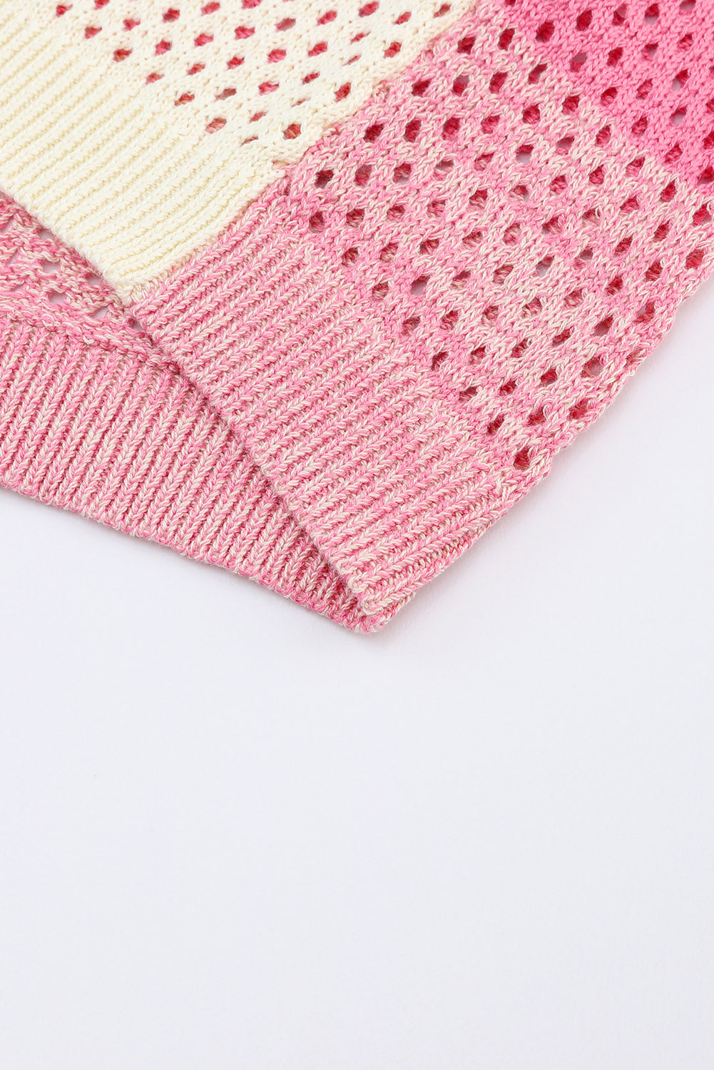 Rosa gerippte kurzarm-strickjacke mit ombre-ösen
