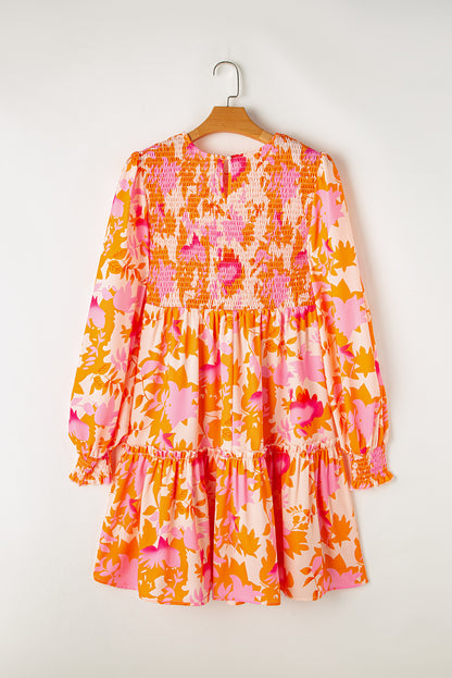 Abstraktes minikleid mit gerafften laternenärmeln in orange