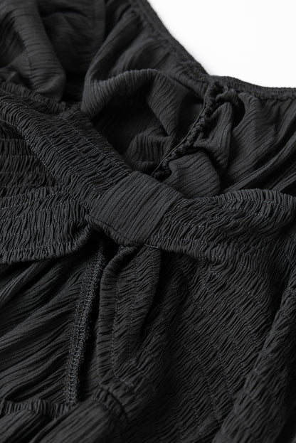 Schwarzes v-ausschnitt-schleifenknoten-ausschnitt-rüsche gestuftes maxikleid