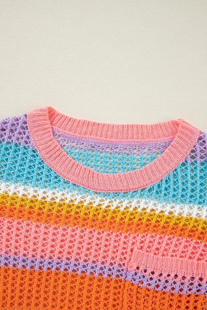 Rosa gestreifter colorblock pullover mit 3/4-ärmeln aus gehäkeltem material