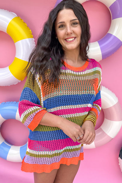 Orange gestreifter colorblock pullover mit 3/4-ärmeln aus gehäkeltem material