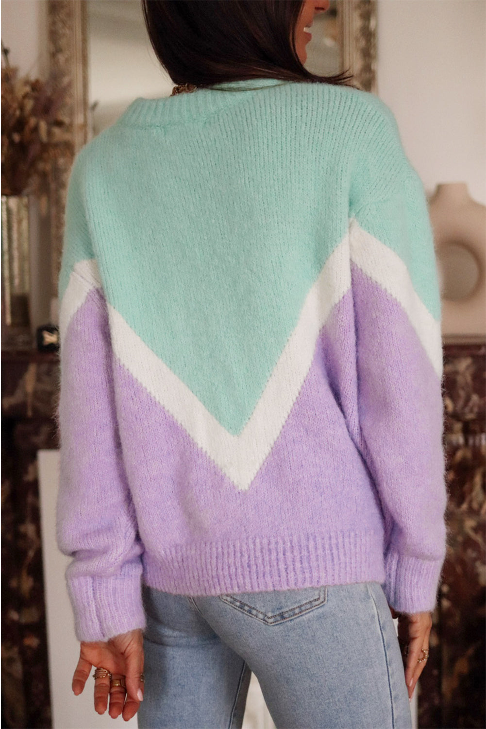 Grüner chevron colorblock strickpullover mit gerippten schultern