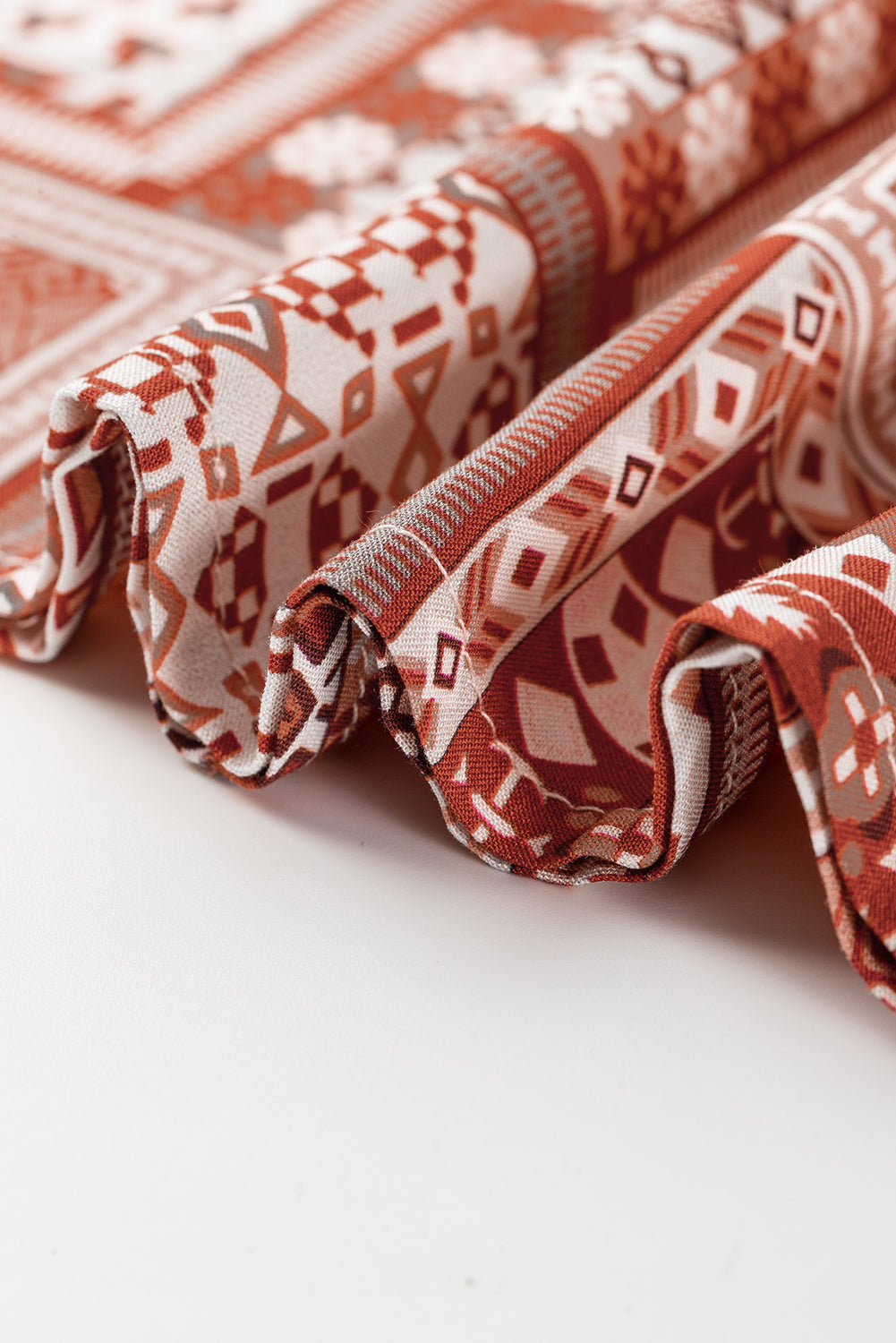 Braune palazzo-hose mit boho-aztekenmuster