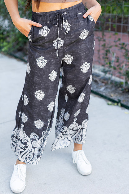 Schwarze, böhmische, bedruckte hose mit weitem bein und kordelzug
