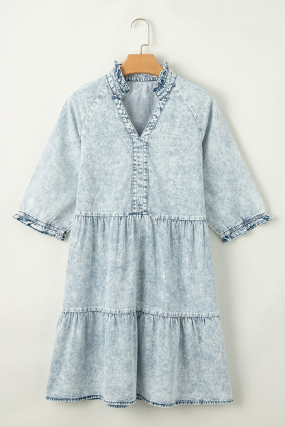 Dunkelblaues acid wash retro denim kleid mit halben ärmeln