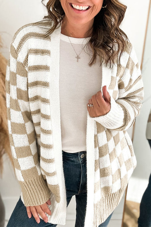 Rauchgrauer gestreifter gingham-strickcardigan mit offener vorderseite