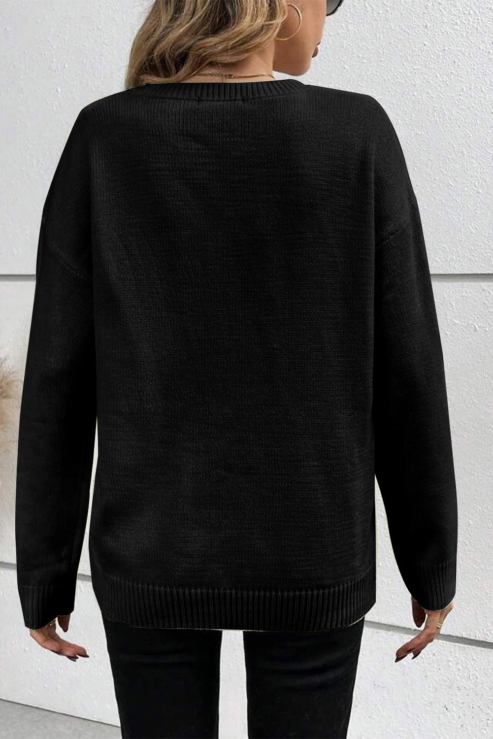 Schwarzer boo strickpullover mit geripptem rand und schultern