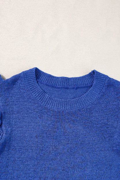 Dunkelblaues strickpullover-top mit rüschenärmeln